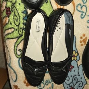 Size 8 black alfani loafers gently used